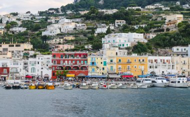 Napoli City, İtalya 'daki Capri Adası' nın genel manzarası