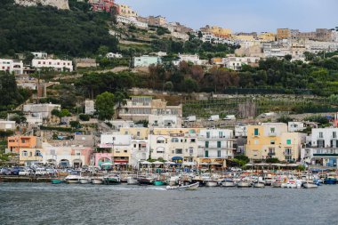 Napoli City, İtalya 'daki Capri Adası' nın genel manzarası