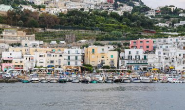 Napoli City, İtalya 'daki Capri Adası' nın genel manzarası