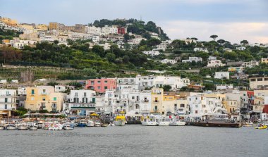 Napoli City, İtalya 'daki Capri Adası' nın genel manzarası