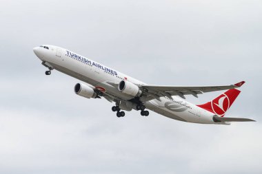 Uçak kalkış Havaalanı'ndan