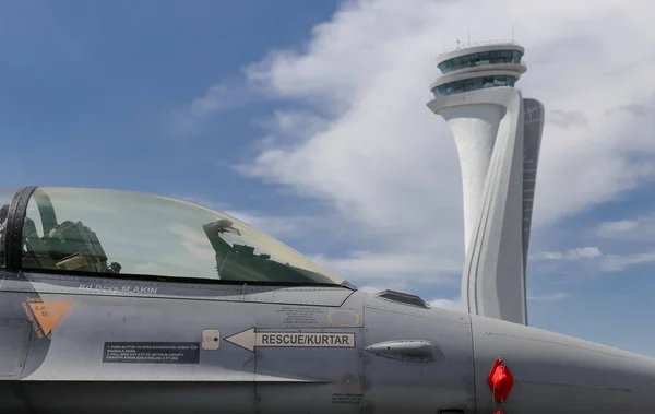 Dinámica general F-16 Fighting Falcon en Teknofest Estambul — Foto de Stock
