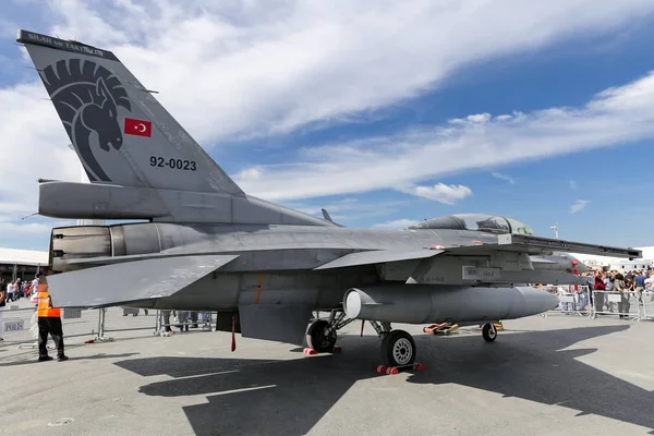 Истребитель F-16 генерала Дайхеса разбился в Стамбуле — стоковое фото