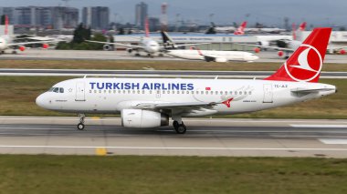 Uçak kalkış Havaalanı'ndan