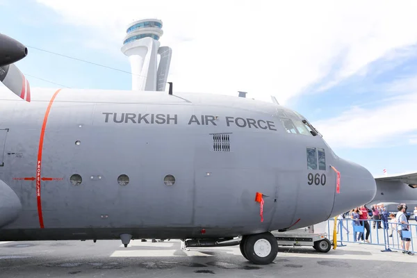 Lockheed C-130 Hércules en Teknofest Estambul — Foto de Stock