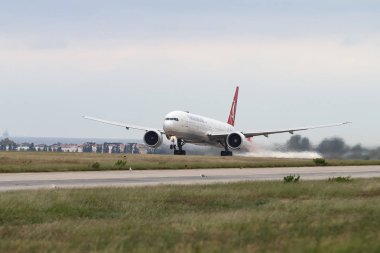 Uçak kalkış Havaalanı'ndan