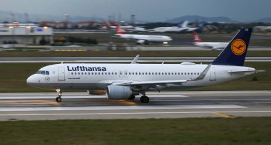 Uçak kalkış Havaalanı'ndan