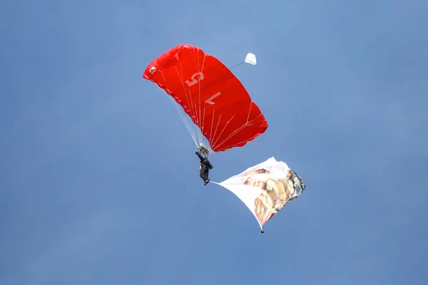 Parachute aerobatics Toon — Stockfoto