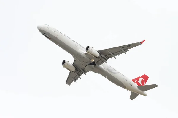 Airplane Takeoff from Airport — Stock Photo, Image