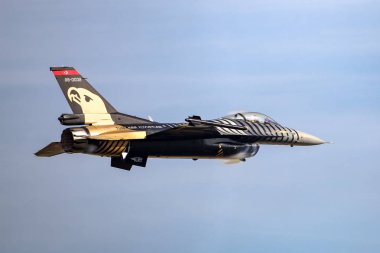 Teknofest Istanbul 'da solo Türk Hava akrobasi gösterisi