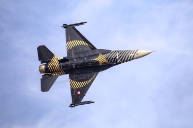 Teknofest Istanbul 'da solo Türk Hava akrobasi gösterisi
