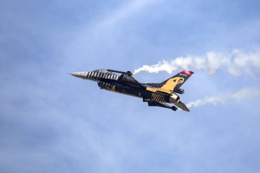 Teknofest Istanbul 'da solo Türk Hava akrobasi gösterisi