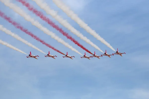 Turecki gwiazd Air Aerobatics Pokaż w Teknofest Stambuł — Zdjęcie stockowe