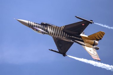Teknofest Istanbul 'da solo Türk Hava akrobasi gösterisi
