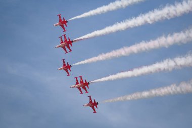Istanbul Teknofest 'te Türk yıldızları hava akrobasi gösterisi
