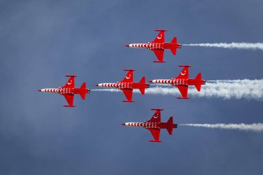 Istanbul Teknofest 'te Türk yıldızları hava akrobasi gösterisi