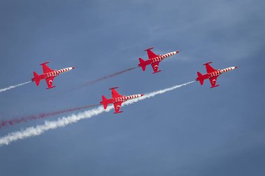 Istanbul Teknofest 'te Türk yıldızları hava akrobasi gösterisi
