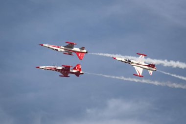 Istanbul Teknofest 'te Türk yıldızları hava akrobasi gösterisi