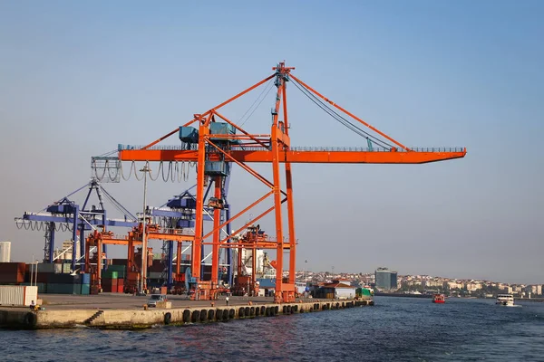 Oranje haven Crane — Stockfoto