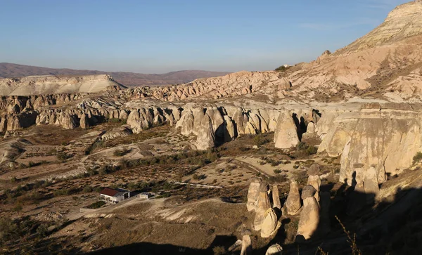 Dolina róży w Cavusin Village, Kapadocja, Nevsehir, Turcja — Zdjęcie stockowe