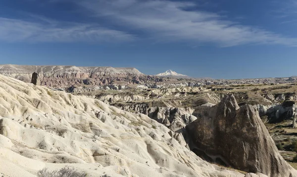 Kapadocja widok z doliny miłosne w Nevsehir, Turcja — Zdjęcie stockowe