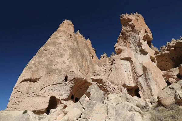 Скальные формации в Zelve Valley, Cappadocia, Nevsehir, Turkey — стоковое фото