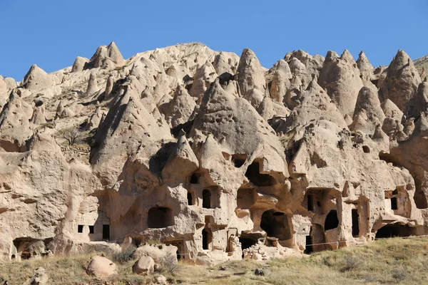 Скальные формации в Zelve Valley, Cappadocia, Nevsehir, Turkey — стоковое фото