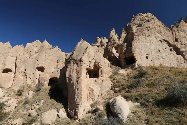 Скальные формации в Zelve Valley, Cappadocia, Nevsehir, Turkey — стоковое фото