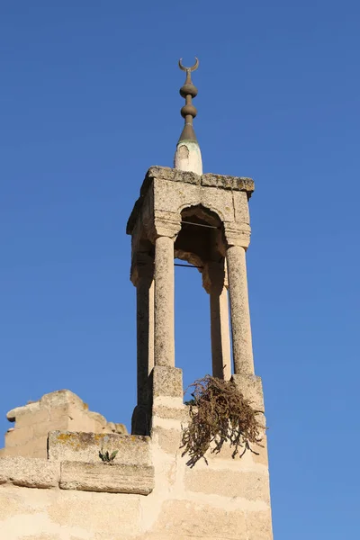 Moskén i Cavusin Village, Nevsehir, Kappadokien — Stockfoto