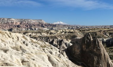 Nevşehir'de Aşk Vadisi'nden Kapadokya Manzarası
