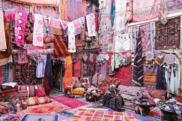 Turkish Traditional Carpets in Goreme, Nevsehir, Turkey — Stock Photo, Image