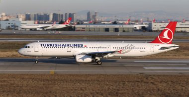 Uçak kalkış Havaalanı'ndan