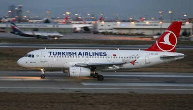 Uçak kalkış Havaalanı'ndan