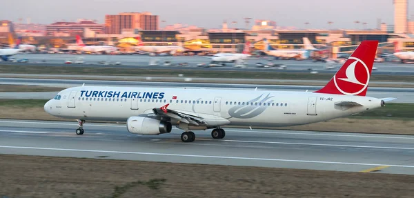 空港からの飛行機の離陸 — ストック写真