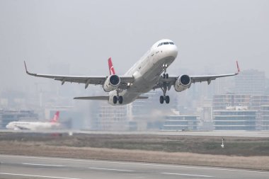 Uçak kalkış Havaalanı'ndan