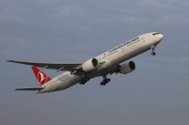 Uçak kalkış Havaalanı'ndan