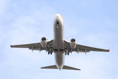 Uçak havaalanına iniş