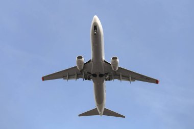 Uçak havaalanına iniş