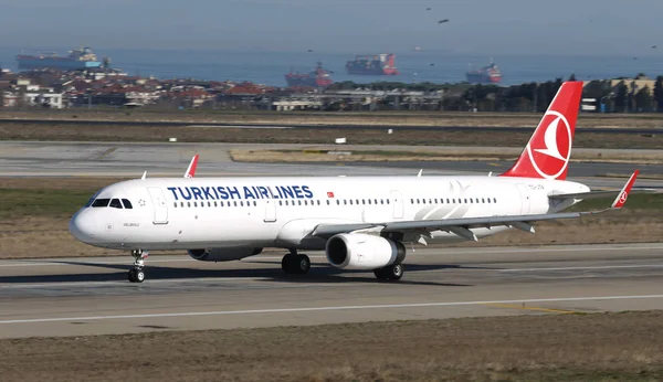 Uçak kalkış Havaalanı'ndan