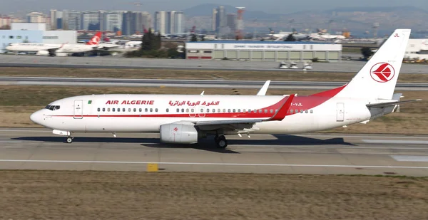 Aereo decollo dall'aeroporto — Foto Stock