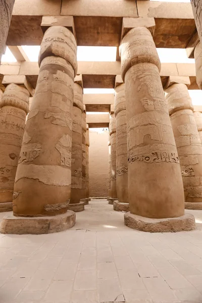 Columns in Hypostyle Hall of Karnak Temple, Luxor, Egypt — Stock Photo, Image