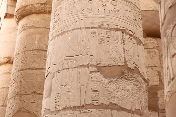 Colonnes à Hypostyle Hall of Karnak Temple, Louxor, Egypte — Photo