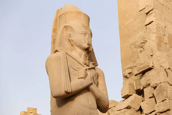 Sculpture dans le temple Karnak à Louxor, Egypte — Photo