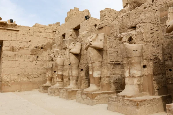 लक्सर, मिस्र में कर्नाक मंदिर में मूर्तिकला — स्टॉक फ़ोटो, इमेज