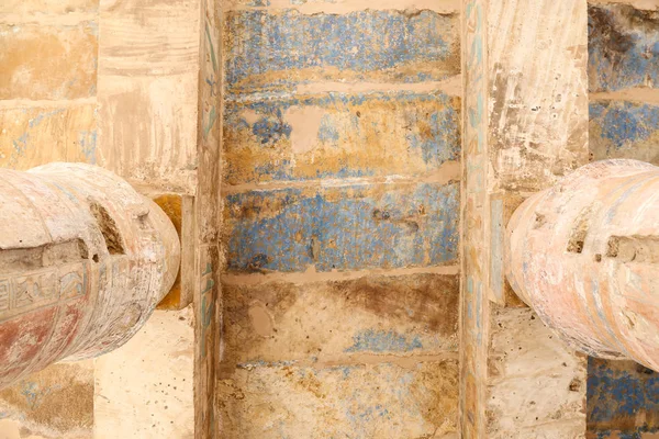 Ιερογλυφικά στο ναό Karnak, Λούξορ, Αίγυπτος — Φωτογραφία Αρχείου