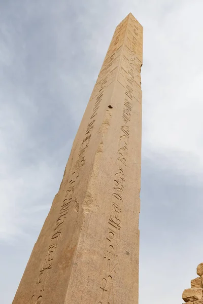 Obelisken i karnak templet, luxor, Egypten — Stockfoto