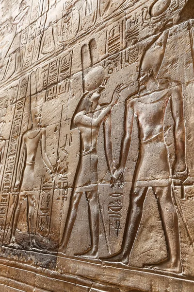 Egyptian Hieroglyphs in Luxor Temple, Luxor, Egypt — Stock Photo, Image