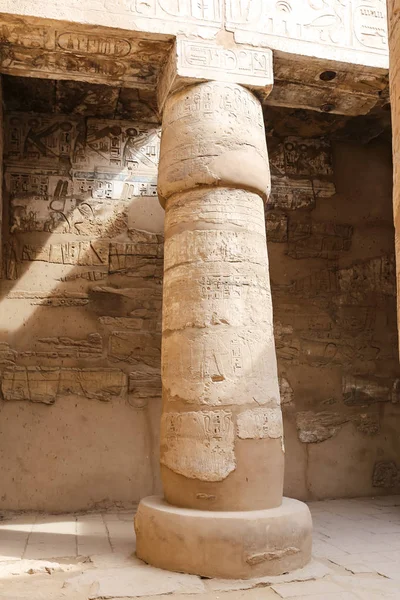 Säulen in Karnak Tempel, Luxor, Ägypten — Stockfoto
