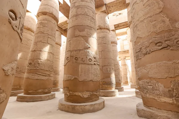 Columns in Hypostyle Hall of Karnak Temple, Luxor, Egypt — Stock Photo, Image