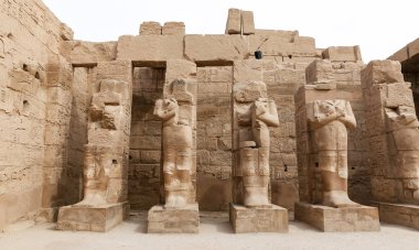Luxor, Mısır'daki Karnak Tapınağı'ndaki Heykeller